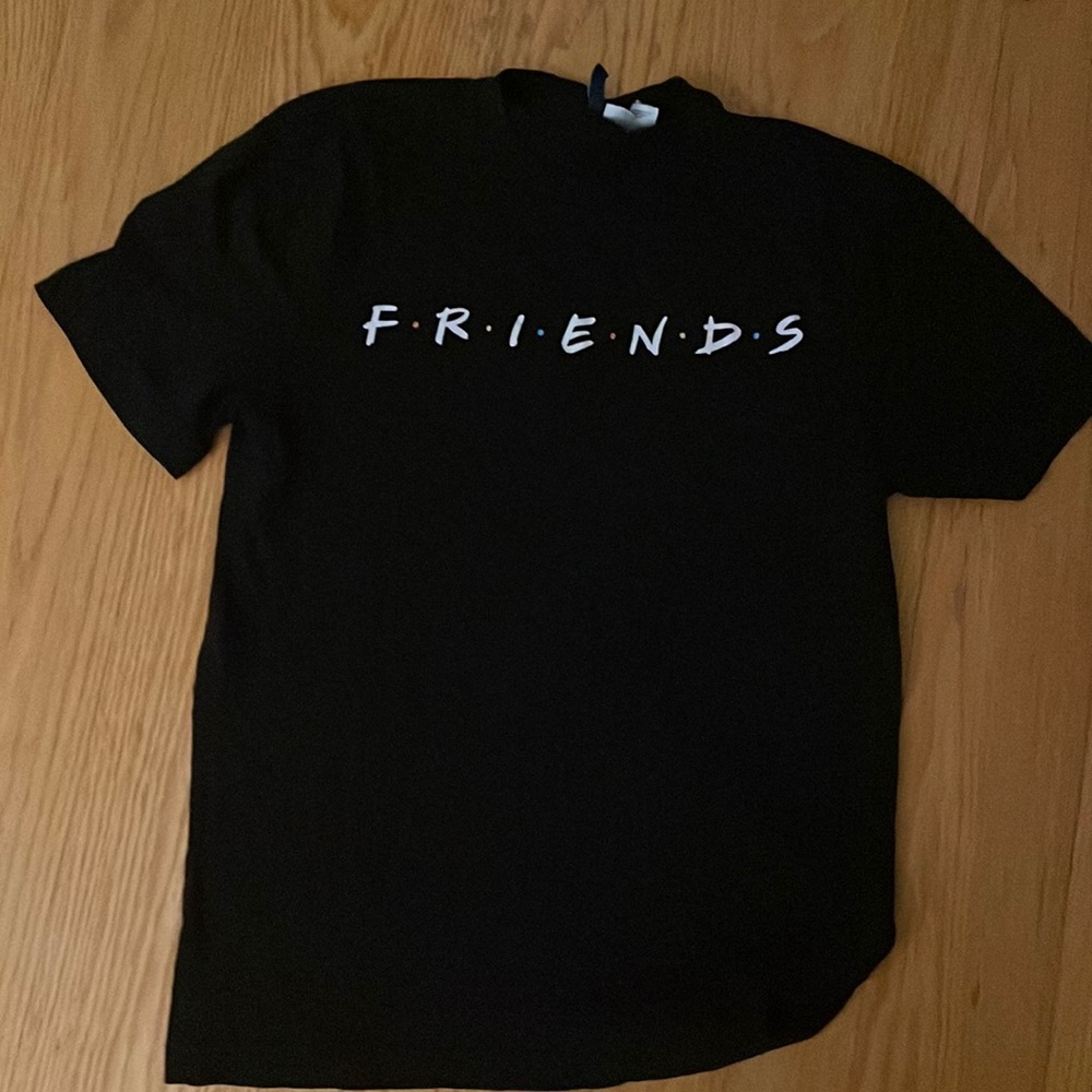 Mens small friends shirt
